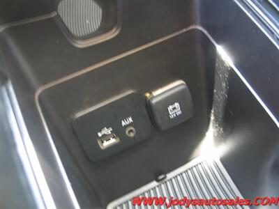 2016 Chrysler 200 Limited Limited, FWD, BLUETOOTH - Photo 17 - North Platte, NE 69101
