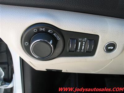 2016 Chrysler 200 Limited Limited, FWD, BLUETOOTH - Photo 6 - North Platte, NE 69101