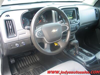 2018 Chevrolet Colorado W/T  CREW CAB, V6, 4X4, LOW,LOW 16,000 MILES - Photo 2 - North Platte, NE 69101