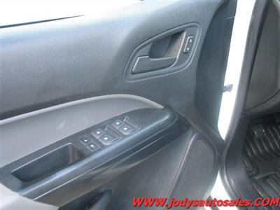 2018 Chevrolet Colorado W/T  CREW CAB, V6, 4X4, LOW,LOW 16,000 MILES - Photo 3 - North Platte, NE 69101