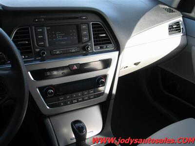 2016 Hyundai SONATA Hybrid SE  SE, HYBRID, LOW, LOW 19,000 MILES, 43 MPG - Photo 19 - North Platte, NE 69101