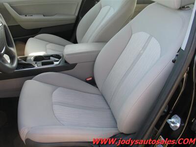 2016 Hyundai SONATA Hybrid SE  SE, HYBRID, LOW, LOW 19,000 MILES, 43 MPG - Photo 5 - North Platte, NE 69101