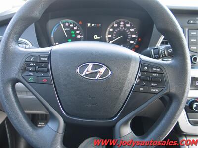 2016 Hyundai SONATA Hybrid SE  SE, HYBRID, LOW, LOW 19,000 MILES, 43 MPG - Photo 14 - North Platte, NE 69101