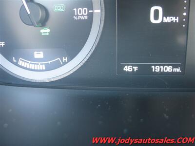 2016 Hyundai SONATA Hybrid SE  SE, HYBRID, LOW, LOW 19,000 MILES, 43 MPG - Photo 13 - North Platte, NE 69101