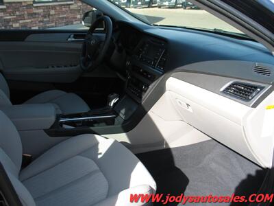 2016 Hyundai SONATA Hybrid SE  SE, HYBRID, LOW, LOW 19,000 MILES, 43 MPG - Photo 21 - North Platte, NE 69101