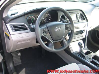 2016 Hyundai SONATA Hybrid SE  SE, HYBRID, LOW, LOW 19,000 MILES, 43 MPG - Photo 2 - North Platte, NE 69101