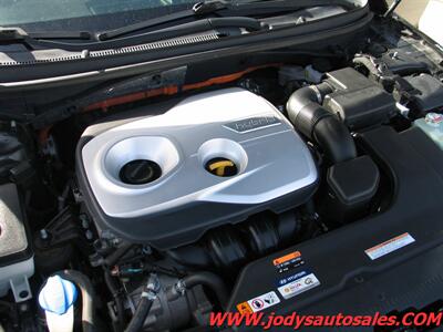 2016 Hyundai SONATA Hybrid SE  SE, HYBRID, LOW, LOW 19,000 MILES, 43 MPG - Photo 33 - North Platte, NE 69101