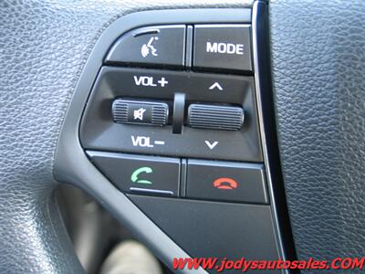 2016 Hyundai SONATA Hybrid SE  SE, HYBRID, LOW, LOW 19,000 MILES, 43 MPG - Photo 11 - North Platte, NE 69101