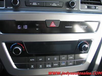 2016 Hyundai SONATA Hybrid SE  SE, HYBRID, LOW, LOW 19,000 MILES, 43 MPG - Photo 17 - North Platte, NE 69101