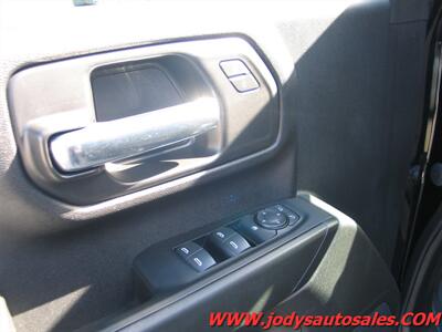 2022 Chevrolet Silverado 2500 Work Truck W/T, CREW CAB, 4X4, 6.6L V8 - Photo 3 - North Platte, NE 69101