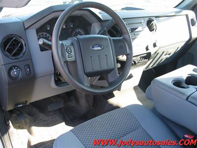 2016 Ford F-250 XL, 4WD, REG. CAB. LONG BOX, 6.2L V-8 LOW 14,000 MILES - Photo 2 - North Platte, NE 69101