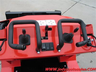 2025 AGROTK SDA-140 Mini Skid Steer 43.5in Wide Bucket - Photo 9 - North Platte, NE 69101