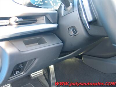 2022 Chevrolet Corvette Stingray Stingray, Renewable Top, Low 17,000 Miles - Photo 8 - North Platte, NE 69101