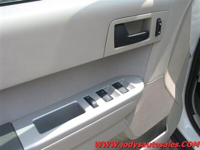 2012 Ford Escape XLT, 4x4, - Photo 3 - North Platte, NE 69101