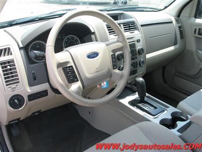 2012 Ford Escape XLT, 4x4, - Photo 2 - North Platte, NE 69101