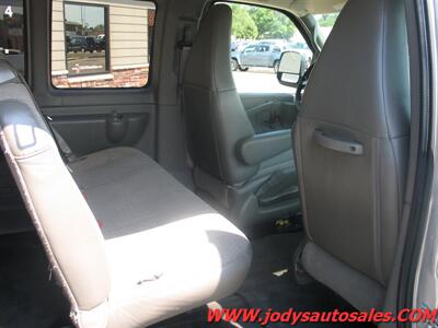 2017 Chevrolet Express LT 3500  LT 3500,  V-8, 15 PASSENGER, LOW 47,000 MILES - Photo 27 - North Platte, NE 69101