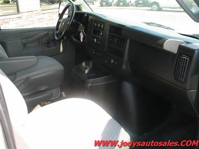 2017 Chevrolet Express LT 3500  LT 3500,  V-8, 15 PASSENGER, LOW 47,000 MILES - Photo 25 - North Platte, NE 69101