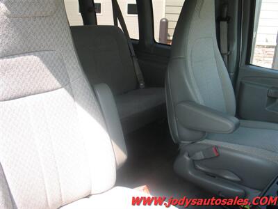 2017 Chevrolet Express LT 3500  LT 3500,  V-8, 15 PASSENGER, LOW 47,000 MILES - Photo 26 - North Platte, NE 69101