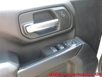2021 Chevrolet Silverado 2500 W/T, 4WD, DOUBLE CAB, LONG BOX, 6.6L V-8 GAS - Photo 3 - North Platte, NE 69101