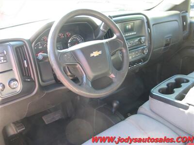 2017 Chevrolet Silverado 2500 Work Truck  W/T, 4X4, DOUBLECAB, 6.0 V-V8 - Photo 2 - North Platte, NE 69101