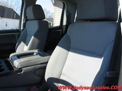 2017 Chevrolet Silverado 2500 Work Truck  W/T, 4X4, DOUBLECAB, 6.0 V-V8 - Photo 4 - North Platte, NE 69101