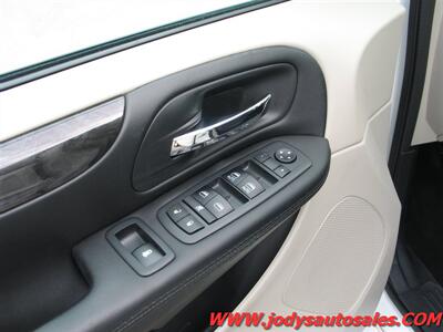 2017 Dodge Grand Caravan SE, FWD, STOW & GO, DVD, 3.6 L V-6, LOW 17,000MIL SE, FWD, STOW & GO, DVD, 3.6 L V-6, LOW 17,000MIL - Photo 3 - North Platte, NE 69101