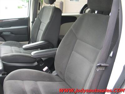 2017 Dodge Grand Caravan SE, FWD, STOW & GO, DVD, 3.6 L V-6, LOW 17,000MIL SE, FWD, STOW & GO, DVD, 3.6 L V-6, LOW 17,000MIL - Photo 5 - North Platte, NE 69101