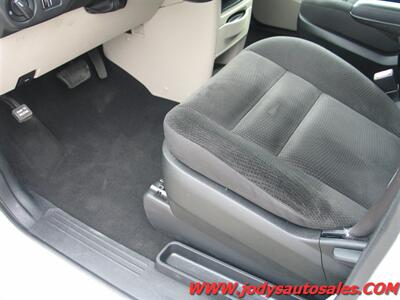 2017 Dodge Grand Caravan SE, FWD, STOW & GO, DVD, 3.6 L V-6, LOW 17,000MIL SE, FWD, STOW & GO, DVD, 3.6 L V-6, LOW 17,000MIL - Photo 4 - North Platte, NE 69101