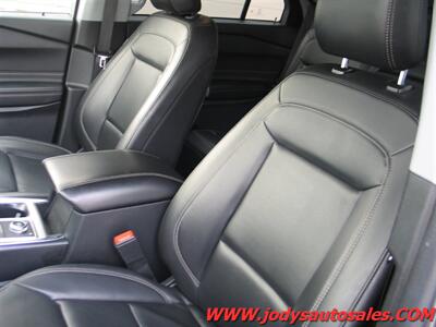 2023 Ford Explorer XLT  XLT, AWD, 3RD SEAT, HEATED LEATHER - Photo 5 - North Platte, NE 69101