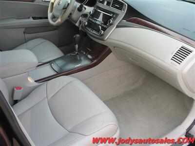 2011 Toyota Avalon Limited  Limited, FWD, LEATHER, SUNROOF - Photo 24 - North Platte, NE 69101