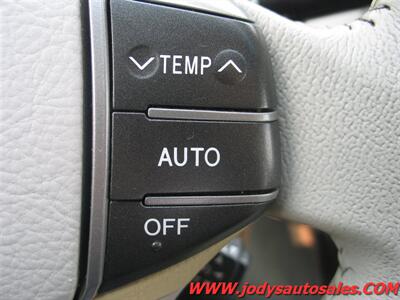 2011 Toyota Avalon Limited  Limited, FWD, LEATHER, SUNROOF - Photo 12 - North Platte, NE 69101