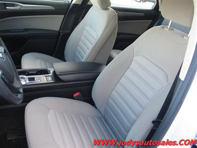 2017 Ford Fusion Hybrid S  S, HYBRID, LOW, LOW 9700 MILES!! - Photo 5 - North Platte, NE 69101