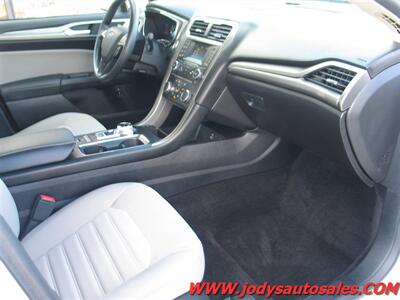 2017 Ford Fusion Hybrid S  S, HYBRID, LOW, LOW 9700 MILES!! - Photo 24 - North Platte, NE 69101