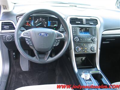 2017 Ford Fusion Hybrid S  S, HYBRID, LOW, LOW 9700 MILES!! - Photo 6 - North Platte, NE 69101