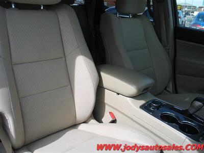 2019 Jeep Grand Cherokee Laredo  Laredo, 4x4, 3.6L V6 - Photo 23 - North Platte, NE 69101