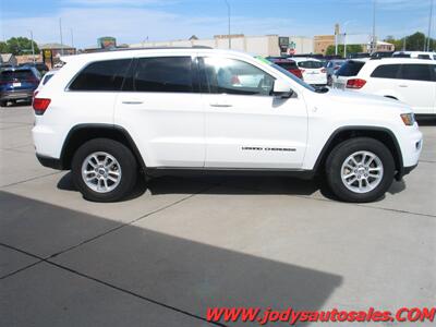 2019 Jeep Grand Cherokee Laredo  Laredo, 4x4, 3.6L V6 - Photo 32 - North Platte, NE 69101