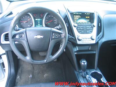 2017 Chevrolet Equinox LS  LS, FWD, LOW LOW 42,000 MILES - Photo 5 - North Platte, NE 69101