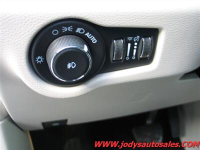 2023 Chrysler Pacifica Limited, LEATHER, SUNROOF, HEATED REAR SEATS  Limited, LEATHER, SUNROOF, HEATED REAR SEATS - Photo 9 - North Platte, NE 69101