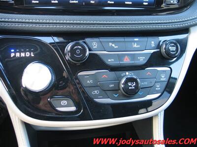 2023 Chrysler Pacifica Limited, LEATHER, SUNROOF, HEATED REAR SEATS  Limited, LEATHER, SUNROOF, HEATED REAR SEATS - Photo 29 - North Platte, NE 69101