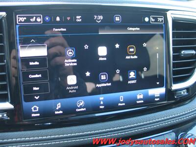 2023 Chrysler Pacifica Limited, LEATHER, SUNROOF, HEATED REAR SEATS  Limited, LEATHER, SUNROOF, HEATED REAR SEATS - Photo 21 - North Platte, NE 69101