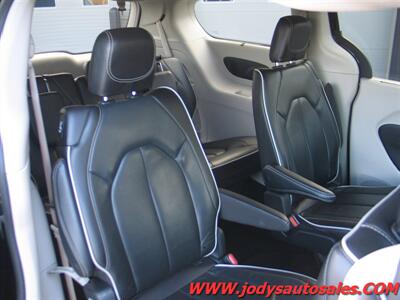 2023 Chrysler Pacifica Limited, LEATHER, SUNROOF, HEATED REAR SEATS  Limited, LEATHER, SUNROOF, HEATED REAR SEATS - Photo 36 - North Platte, NE 69101