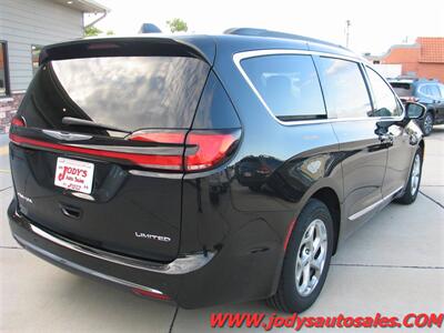 2023 Chrysler Pacifica Limited, LEATHER, SUNROOF, HEATED REAR SEATS  Limited, LEATHER, SUNROOF, HEATED REAR SEATS - Photo 43 - North Platte, NE 69101