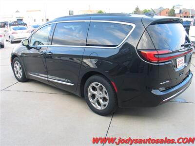 2023 Chrysler Pacifica Limited, LEATHER, SUNROOF, HEATED REAR SEATS  Limited, LEATHER, SUNROOF, HEATED REAR SEATS - Photo 41 - North Platte, NE 69101