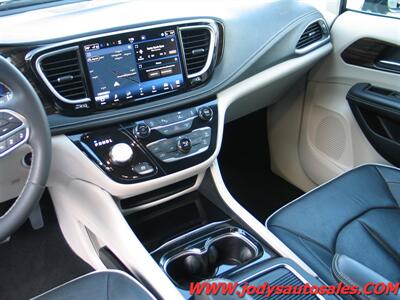 2023 Chrysler Pacifica Limited, LEATHER, SUNROOF, HEATED REAR SEATS  Limited, LEATHER, SUNROOF, HEATED REAR SEATS - Photo 7 - North Platte, NE 69101