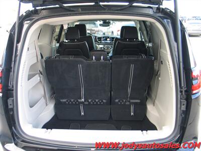 2023 Chrysler Pacifica Limited, LEATHER, SUNROOF, HEATED REAR SEATS  Limited, LEATHER, SUNROOF, HEATED REAR SEATS - Photo 37 - North Platte, NE 69101