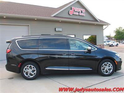 2023 Chrysler Pacifica Limited, LEATHER, SUNROOF, HEATED REAR SEATS  Limited, LEATHER, SUNROOF, HEATED REAR SEATS - Photo 44 - North Platte, NE 69101