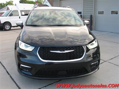 2023 Chrysler Pacifica Limited, LEATHER, SUNROOF, HEATED REAR SEATS  Limited, LEATHER, SUNROOF, HEATED REAR SEATS - Photo 45 - North Platte, NE 69101