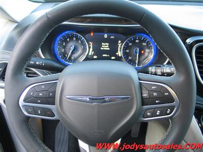 2023 Chrysler Pacifica Limited, LEATHER, SUNROOF, HEATED REAR SEATS  Limited, LEATHER, SUNROOF, HEATED REAR SEATS - Photo 15 - North Platte, NE 69101