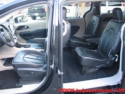 2023 Chrysler Pacifica Limited, LEATHER, SUNROOF, HEATED REAR SEATS  Limited, LEATHER, SUNROOF, HEATED REAR SEATS - Photo 8 - North Platte, NE 69101