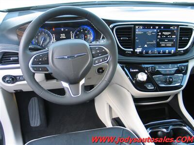2023 Chrysler Pacifica Limited, LEATHER, SUNROOF, HEATED REAR SEATS  Limited, LEATHER, SUNROOF, HEATED REAR SEATS - Photo 6 - North Platte, NE 69101